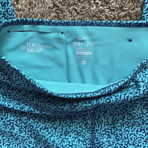 Women’s Nike Workout Leggings - Picture 3 of 3